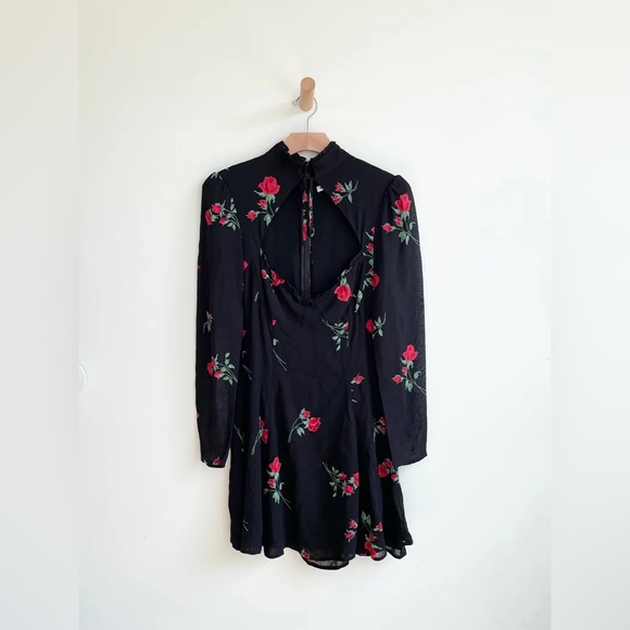 SOLD! REFORMATION Vivianne Rose Floral Tie Cutout Dress SZ6 - Picture 2 of 5